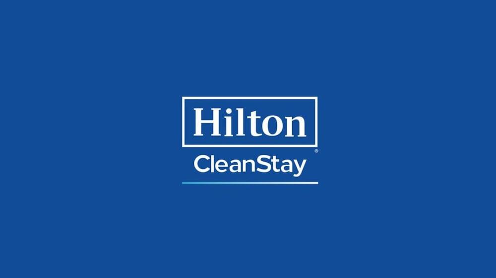 Hampton Inn & Suites By Hilton Bolton Extérieur photo